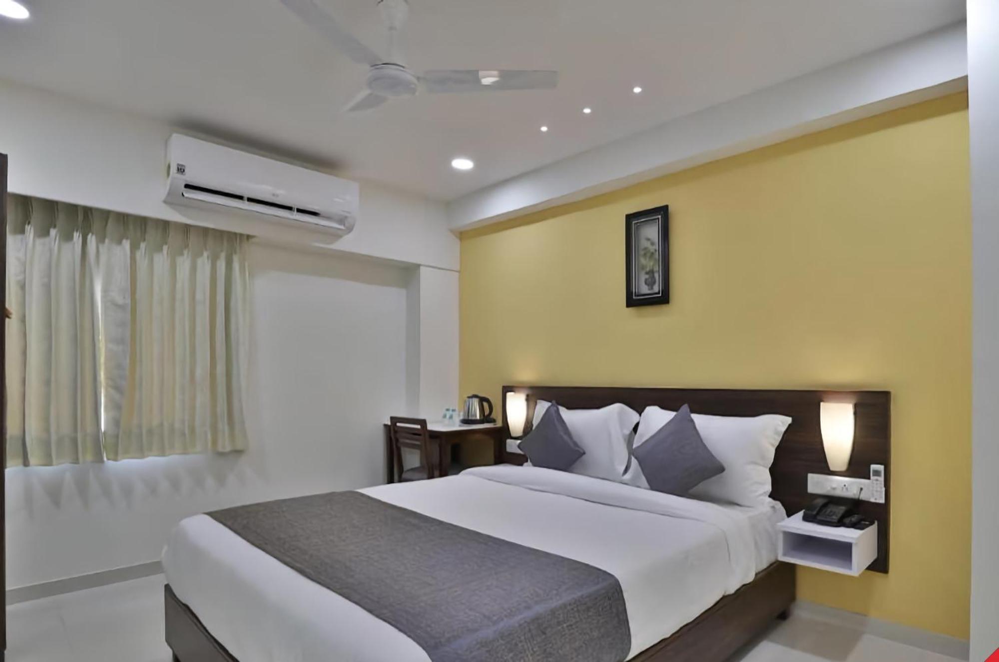 Leo Hotel Ahmedabad Luaran gambar